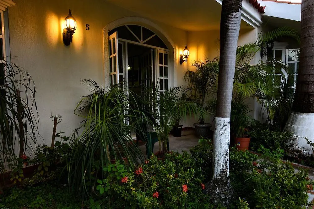 Tulipanes Cancun 0*,